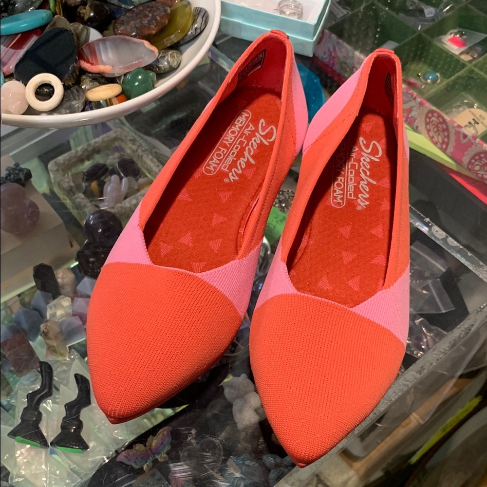 Skechers love triangle NEW slip ons flats Cleo red pink